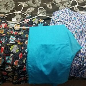 XL scrub bottoms w/ 2 XL tops